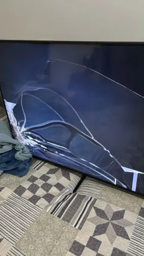 TV Samsung 55 4K quebrada - para conserto/peças