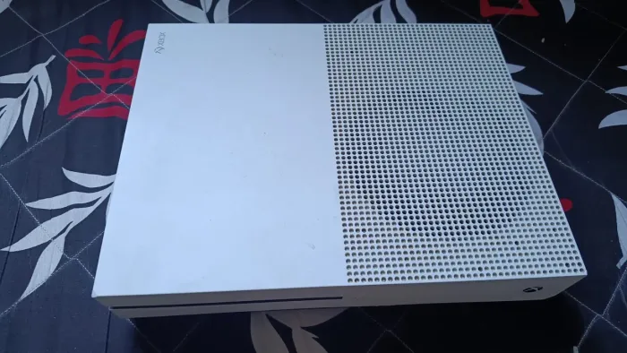 Xbox One S em perfeito estado.