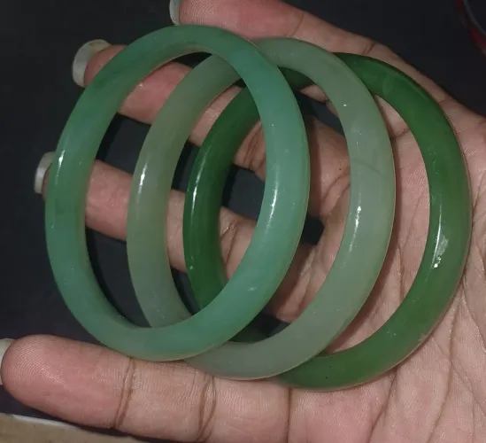 3 pulseiras de vidro e 2 de aço e madrepérola