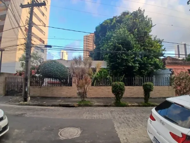 Casa nos Aflitos, act financ. 190 m2 área const. e 476 m2 terreno