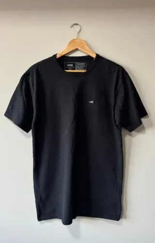 Camiseta Vans Off The Wall Classic Black - Tamanho M