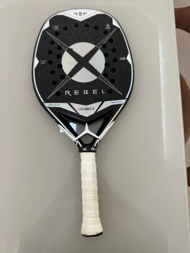 Raquete Heroes Rebel Preta