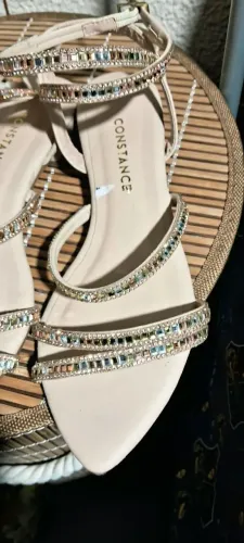 SANDALIA COSNTANCE rasteira 34/35 detalhes em strass