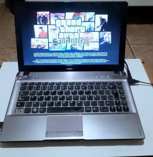Notebook Lenovo (i3 / 6GB RAM / SSD 250GB) Com Jogos Instalados