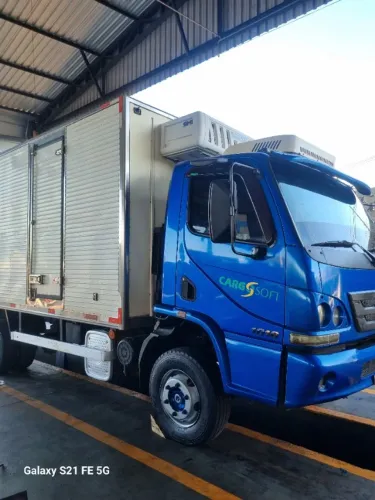 Vende  se MB Accelo 1016  em perfeito estado 