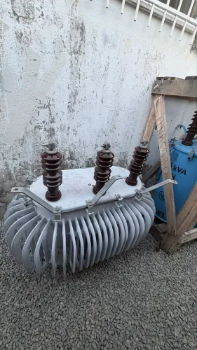 Transformador trifásico 13.800 75 KVA 380/220
