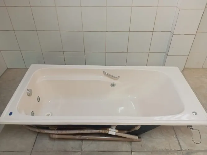 Excelente banheira em perfeito estado meu preço 1300
