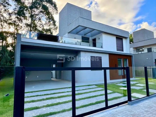Casa 4 Dormitórios - Sto Antonio de Lisboa-Florianópolis, SC
