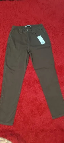 Calça begue número 40.