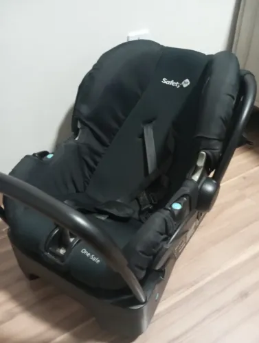 Bebê conforto com base para carro