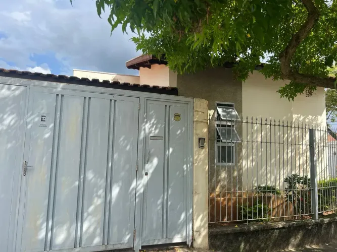 Casa para venda com 105 metros quadrados com 3 quartos