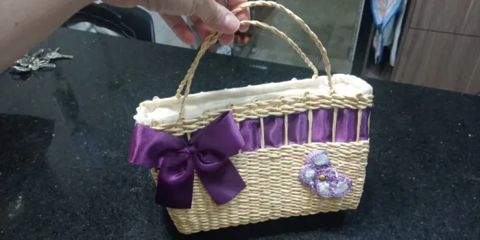 bolsinha infantil em palha com ziper