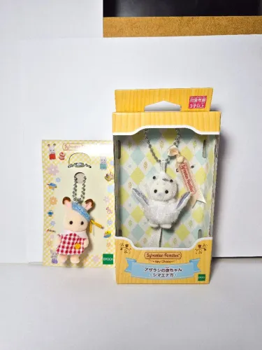 2 chaveiros Sylvanian Families Foca e Coelho