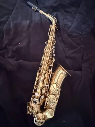 Saxofone Eagle Dourado 