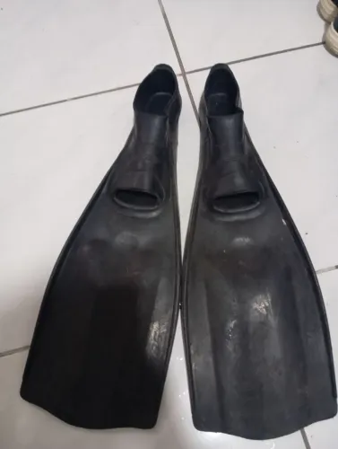 Nadadeira Sea Sub 37-39 equipamento de pesca e mergulho em perfeito estado.