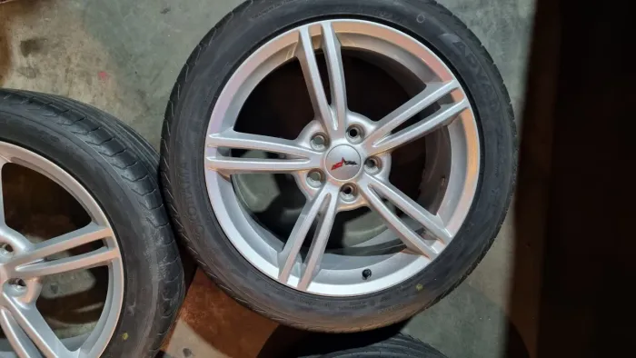 Jogo De Rodas Originais Corvette C6 Aro 18/19 Com Pneus Yokohama E Kumho