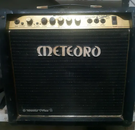Amplificador Meteoro Atomic Drive 50W rms