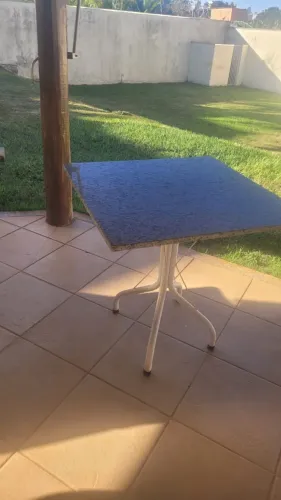Mesa de Granito 0,80x080 com Pé de Metal - Moderna e Resistente