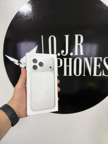 iPhone 17 Pro - Silver / Lacrado
