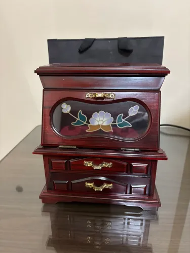 Porta Joias de madeira que toca música