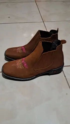 Vendo bota Country usada uma vez