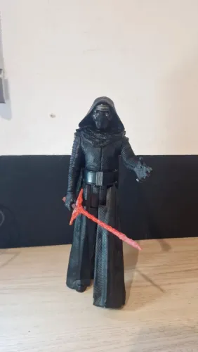 Boneco Kylo Ren Star Wars 30cm Hasbro + Sabre de Luz