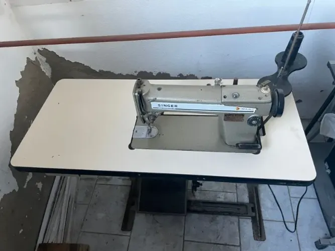 MAQUINA DE COSTURA INDUSTRIAL RETA MARCA SINGER