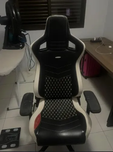 CADEIRA GAMER NOBLECHAIRS EPIC - PRETO, BRANCO E VERMELHO