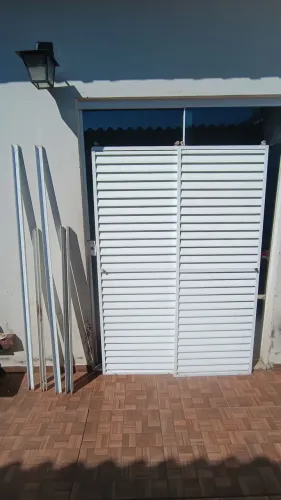 Portinhola 2 folhas de correr alumínio 1,30 x 1,90