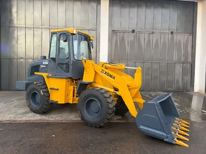 PÁ CARREGADEIRA XGMA XG918 - MAQUINAS PESADAS