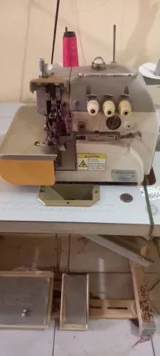 Maquina overlok singer 