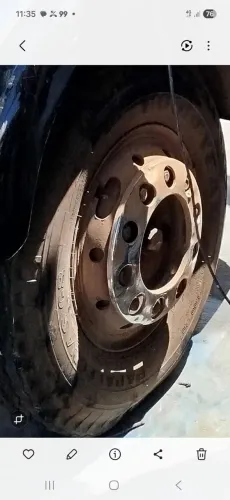Pneus goodyear 900/20 80% já vai com a roda