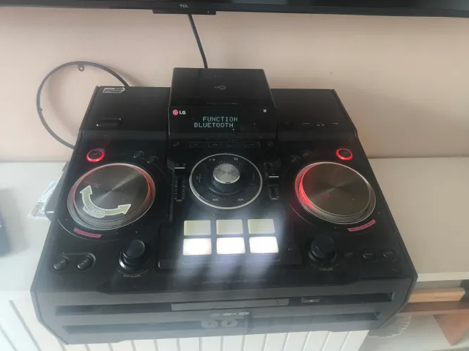 Vendo som LG xbomm em prefeito estando de conservação