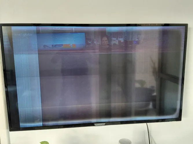 Smart TV Philips 43" com defeito na tela