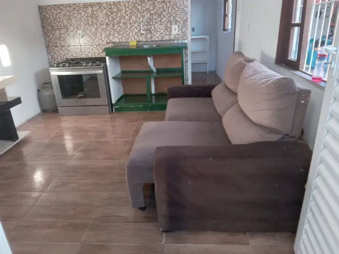 alugo kitinete 1300 água e luz  incluso calção 600 reais 