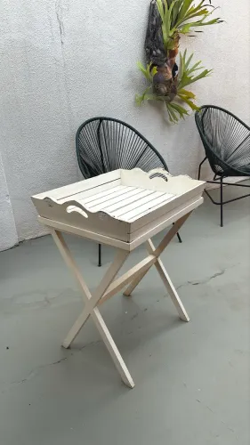 Mesa de apoio / bandeja com pés