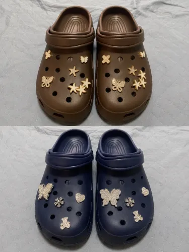 Crocs novos com seis Botons a escolha 