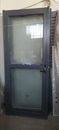 Portas de alumínio com vidro novas