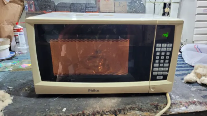 Vendo micro-ondas philco 20 litros funcionando perfeitamente