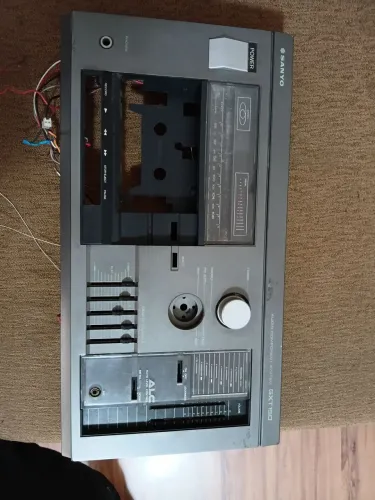 Painel do som 3x1 Sanyo GXT-150 1986 toca-discos