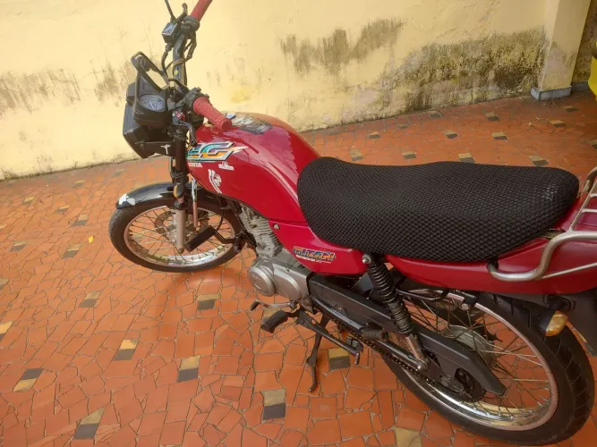 Honda CG Titan 1998 vermelha, toda equipada, excelente.