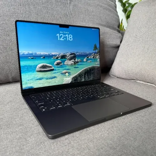 Macbook Pro M3 Pro 18gb RAM 512gb