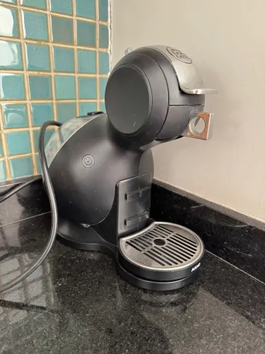 Cafeteira Dolce Gusto - com avaria no reservatório 
