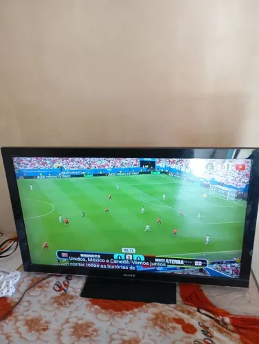 Tv Sony Bravia 48 polegadas , está sem controle remoto.