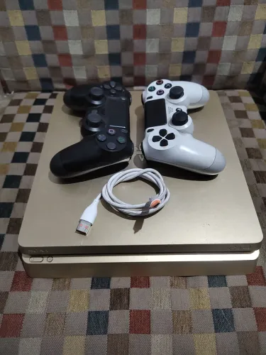ps4 dourado com 800 GB