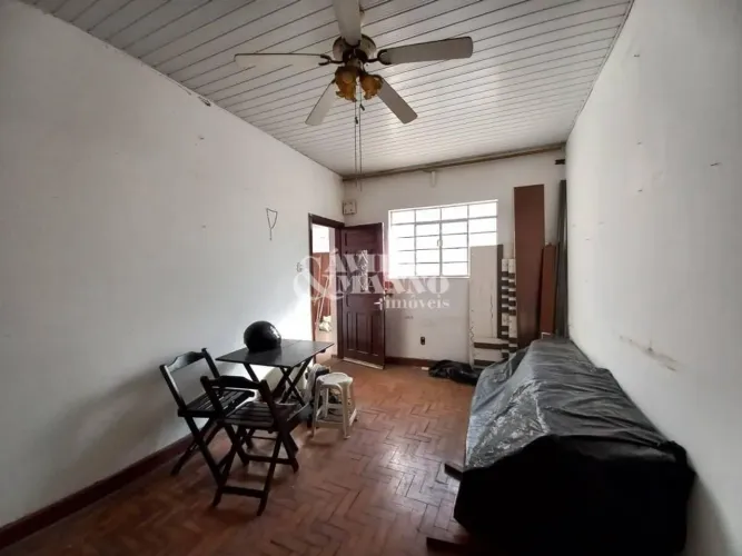 Casa Térrea com 2 Quartos, para Fins Comerciais