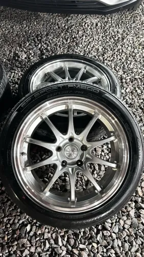 Rodas CE28 aro 17. 2 pneus Dunlop F800 e 2 pneus novos