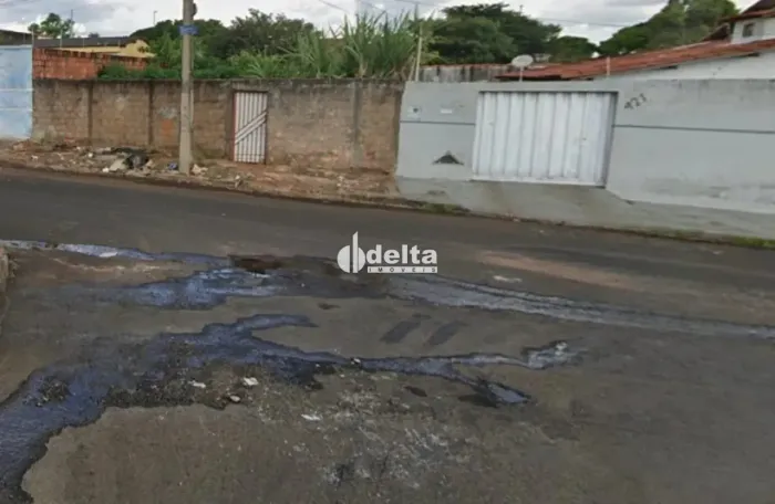 Terreno disponível para venda no bairro Planalto em Uberlândia-MG.