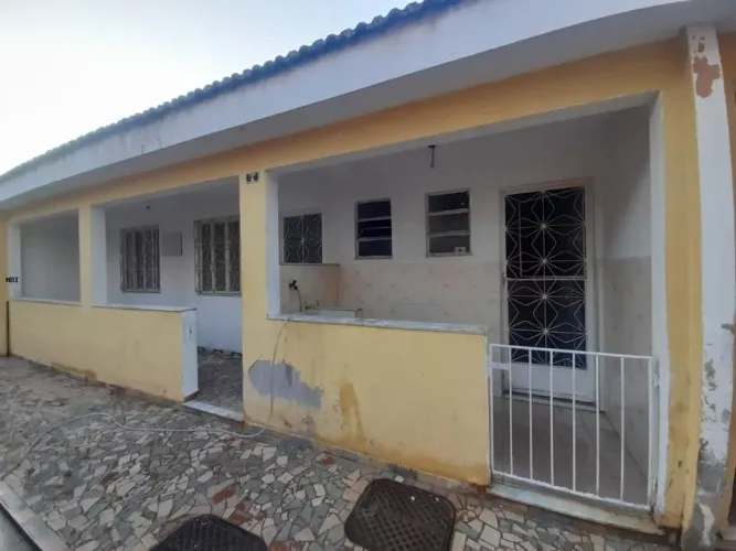Casa para Locação em Belford Roxo, Areia Branca, 1 dormitório, 1 banheiro, 1 vaga