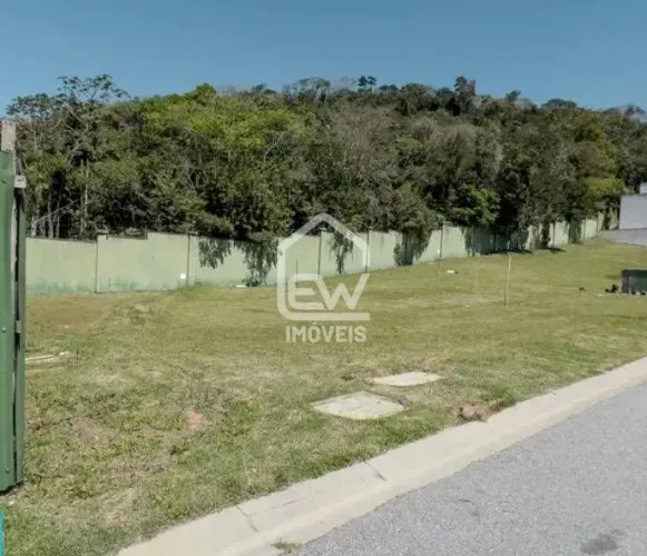Lote Localizado em Condomínio Completo com Área de 878m² em Balneário Camboriú, SC